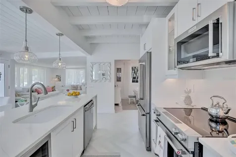 643 Calle Del Otono Sarasota FL 34242
