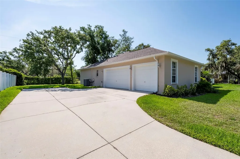 9908 Alafia River Lane Gibsonton FL 33534
