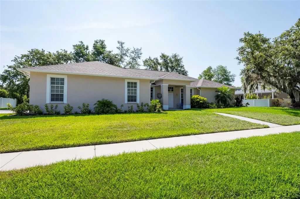 9908 Alafia River Lane Gibsonton FL 33534