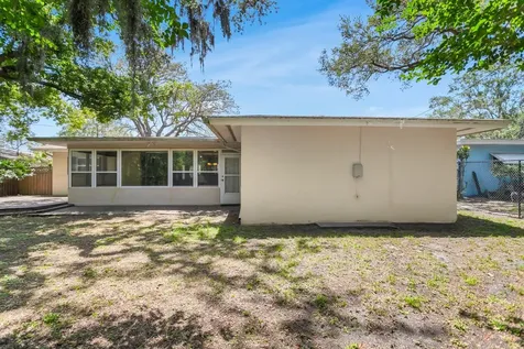 1739 Woodridge Drive Clearwater FL 33756