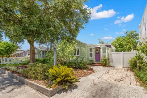 427 21st Avenue N St Petersburg FL 33704