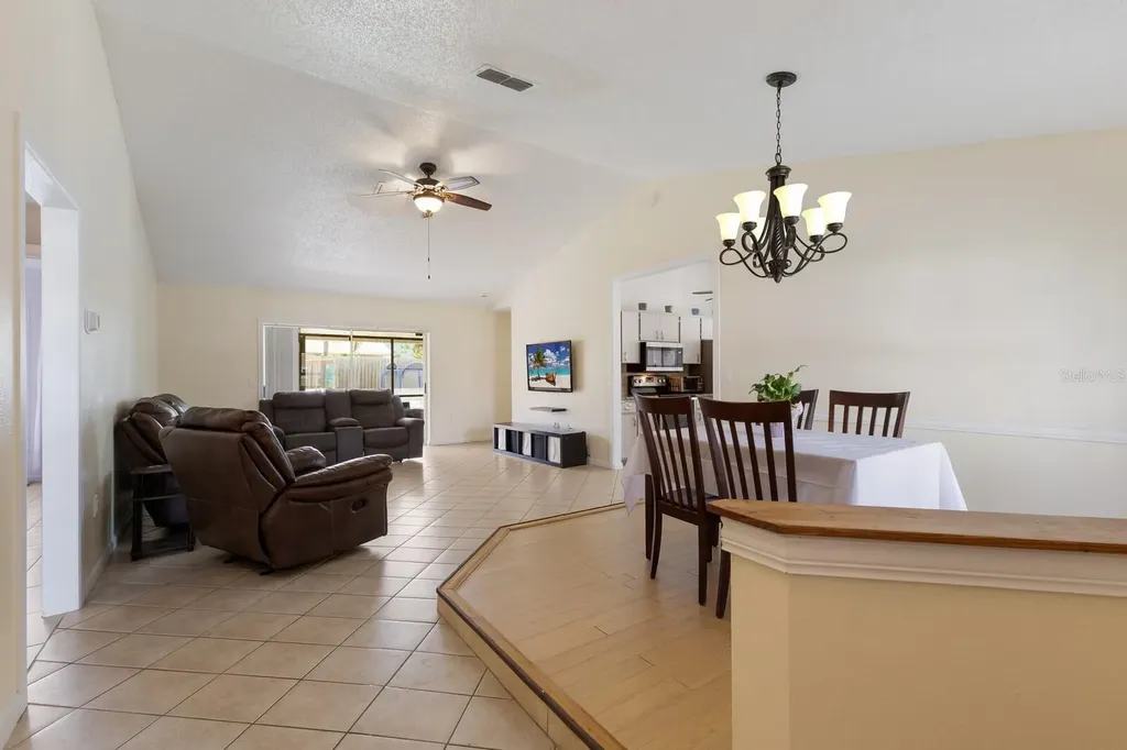 613 E 49th Street E Bradenton FL 34208