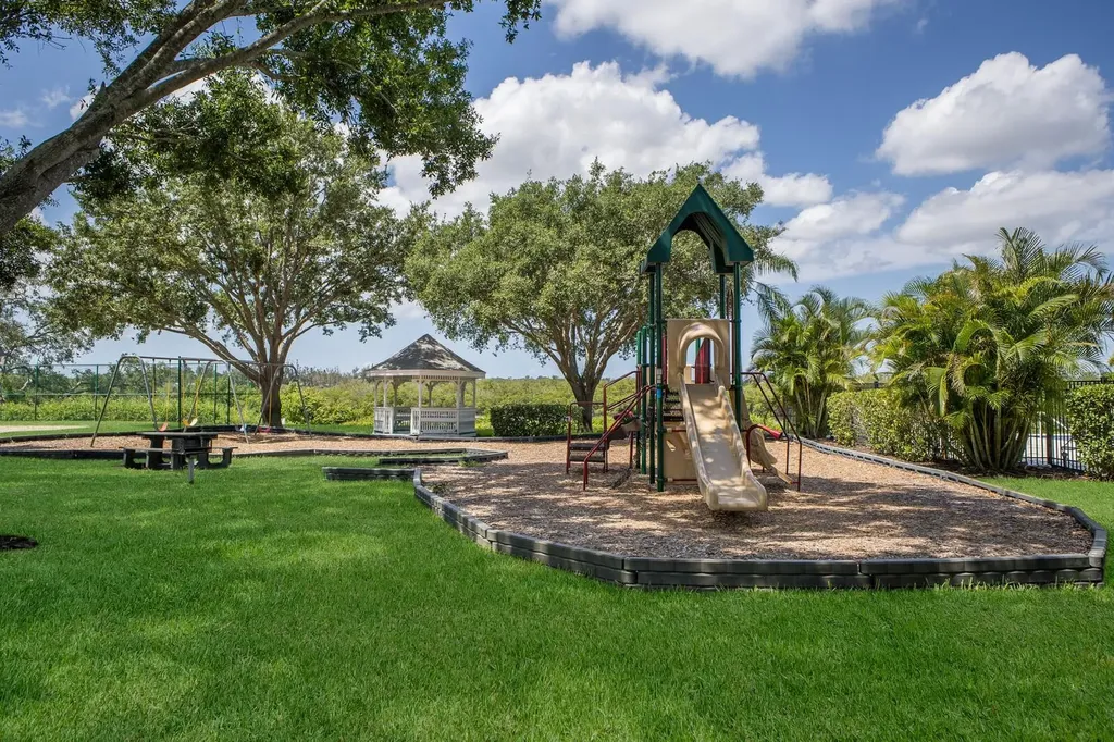 613 E 49th Street E Bradenton FL 34208