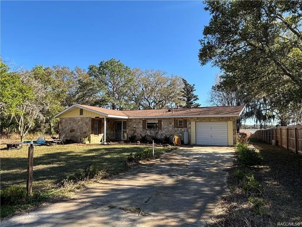 24892 SW Sailboat Drive Dunnellon FL 34431