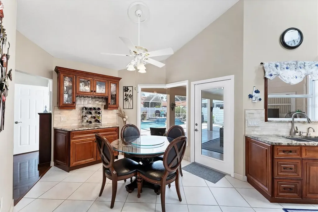 4585 Dover Street Circle E Bradenton FL 34203