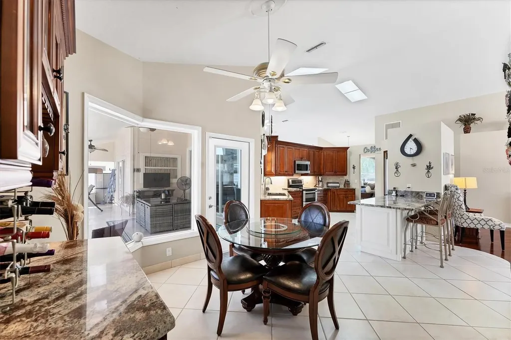 4585 Dover Street Circle E Bradenton FL 34203