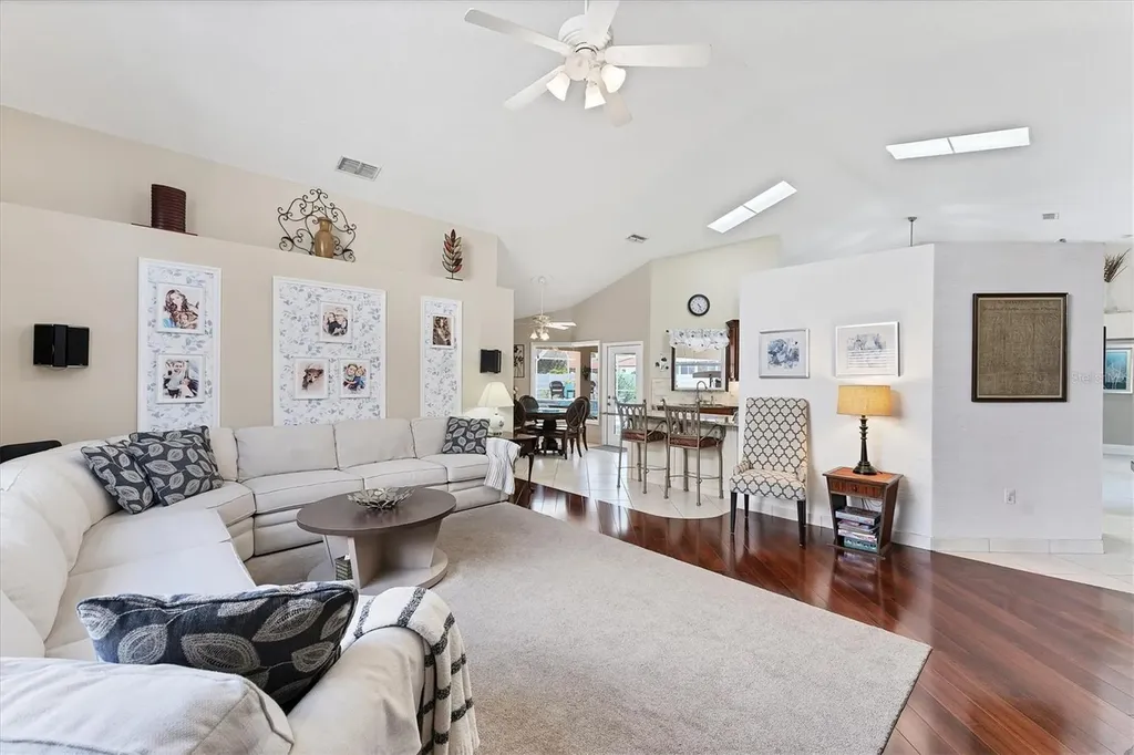 4585 Dover Street Circle E Bradenton FL 34203