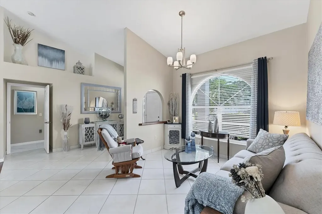 4585 Dover Street Circle E Bradenton FL 34203