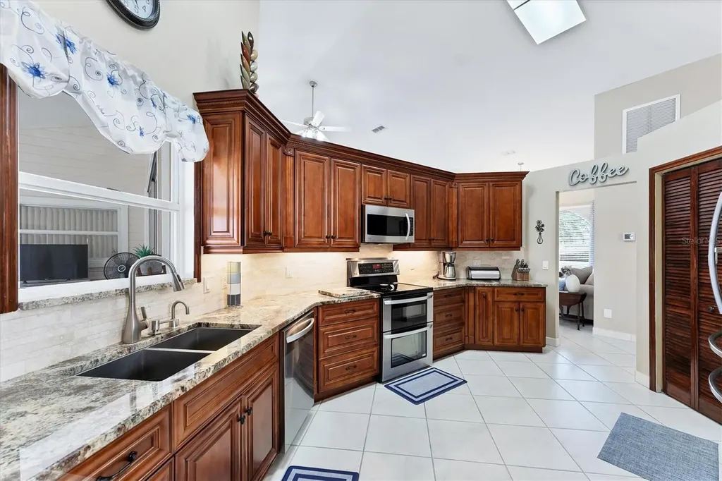 4585 Dover Street Circle E Bradenton FL 34203