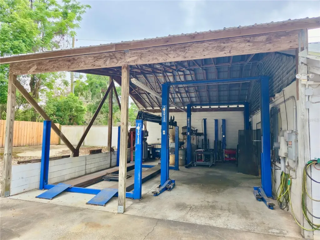 1310 1st Mount Dora FL 32757