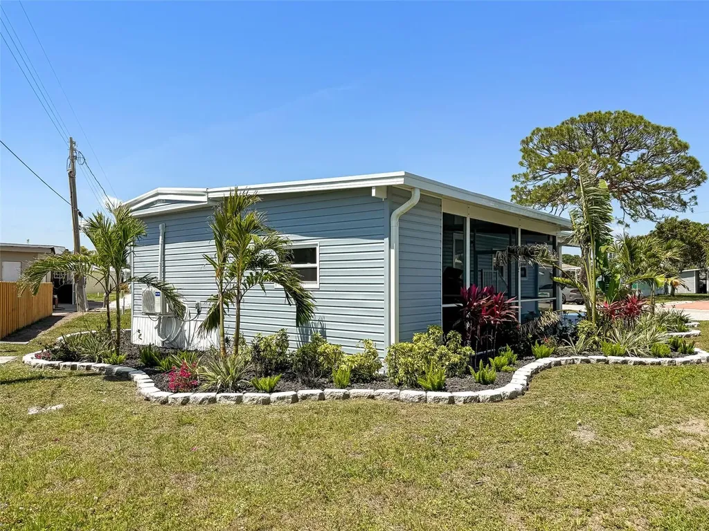 5141 Oakland Hills Avenue Sarasota FL 34234