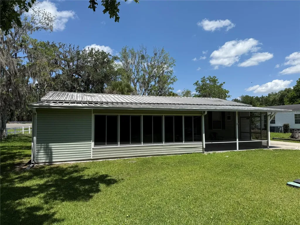 26 Canal Way Lake Panasoffkee FL 33538