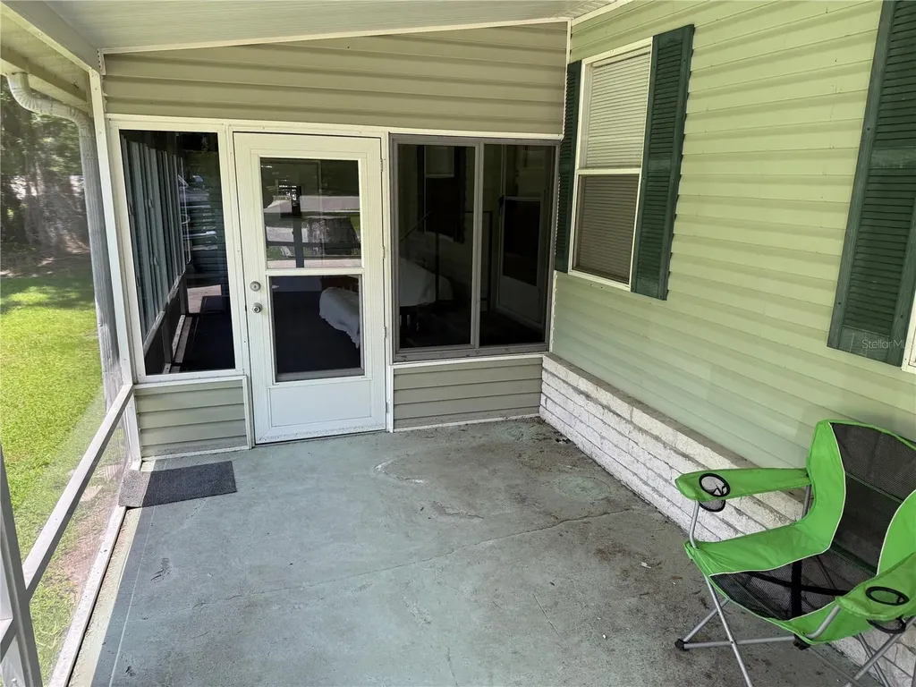 26 Canal Way Lake Panasoffkee FL 33538
