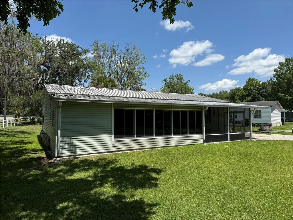 26 Canal Way Lake Panasoffkee FL 33538