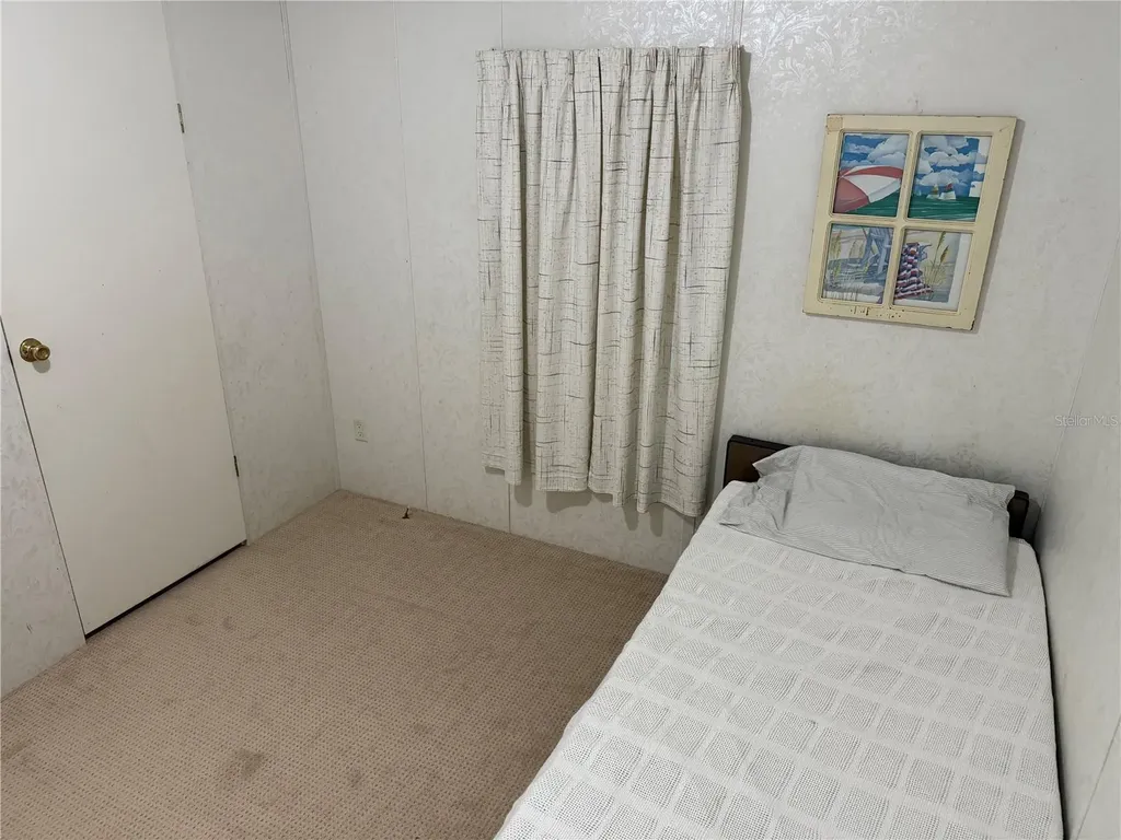 26 Canal Way Lake Panasoffkee FL 33538