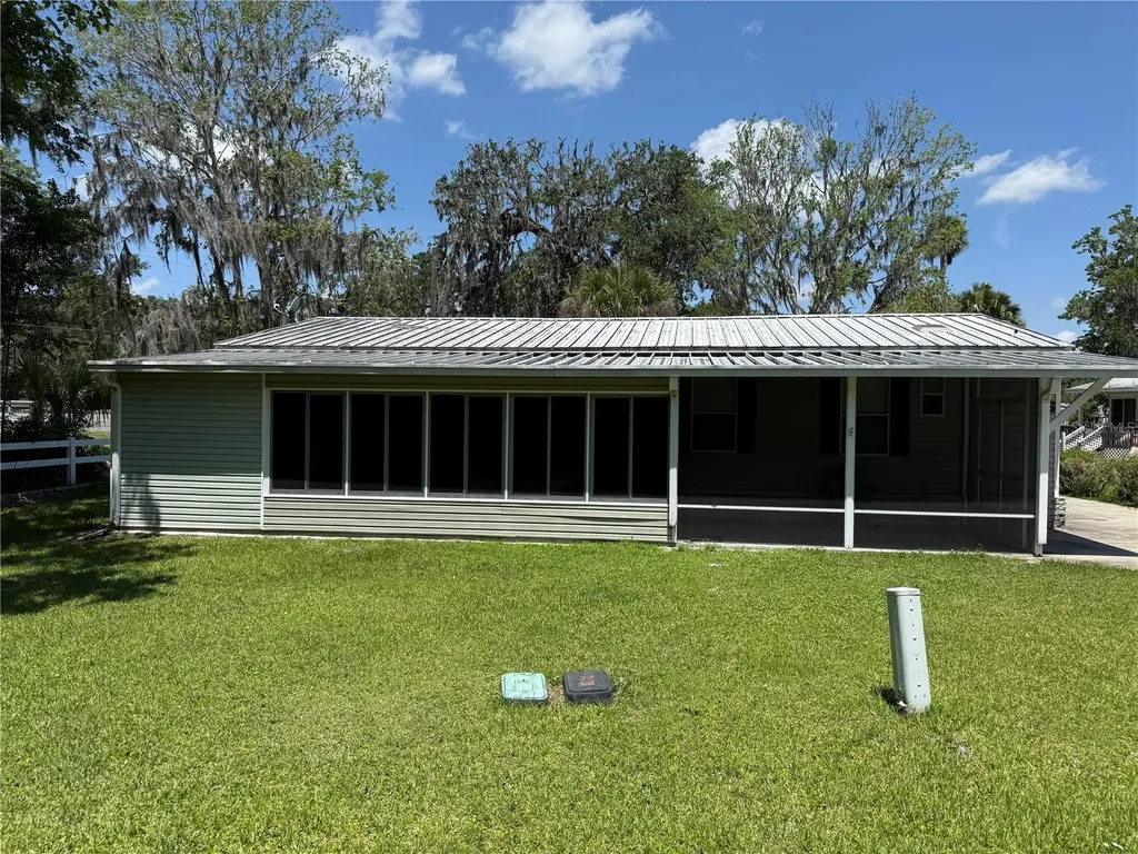 26 Canal Way Lake Panasoffkee FL 33538