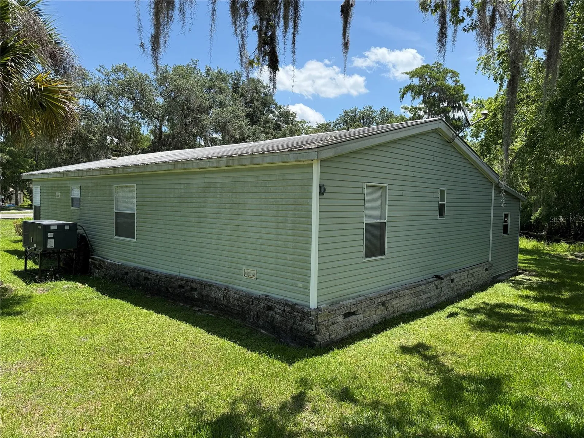26 Canal Way Lake Panasoffkee FL 33538