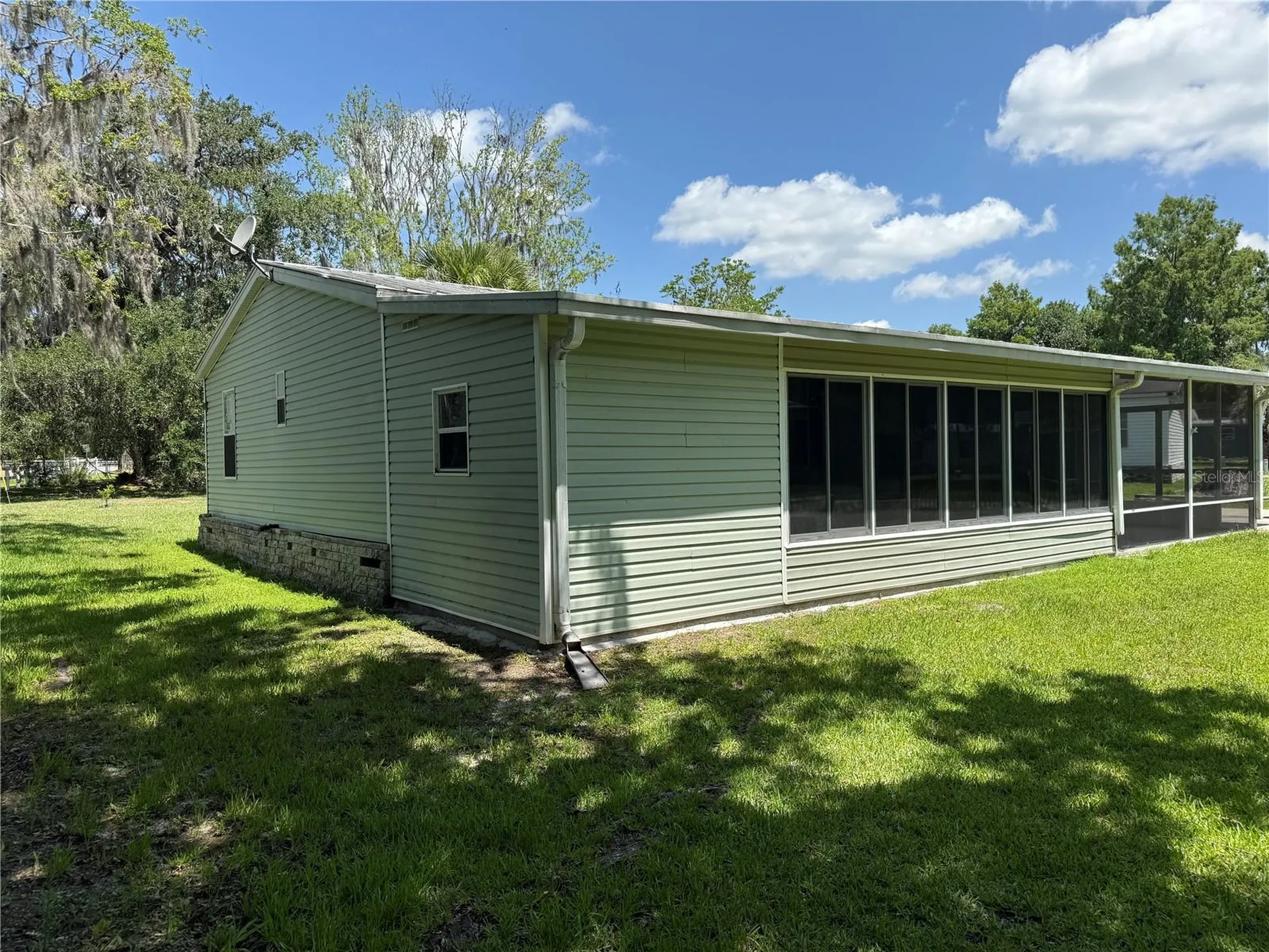 26 Canal Way Lake Panasoffkee FL 33538