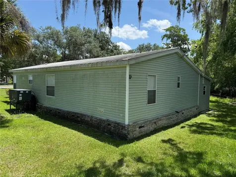 26 Canal Way Lake Panasoffkee FL 33538