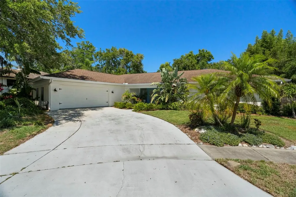 60 Lakeview Court Palm Harbor FL 34683