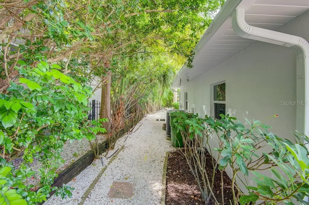 1720 Spring Creek Drive Sarasota FL 34239