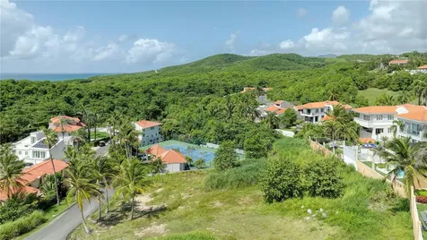 37 Shell Castle Humacao PR 00791