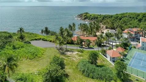 37 Shell Castle Humacao PR 00791