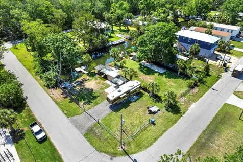 6230 Island Drive Weeki Wachee FL 34607