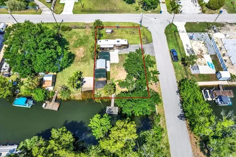 6230 Island Drive Weeki Wachee FL 34607