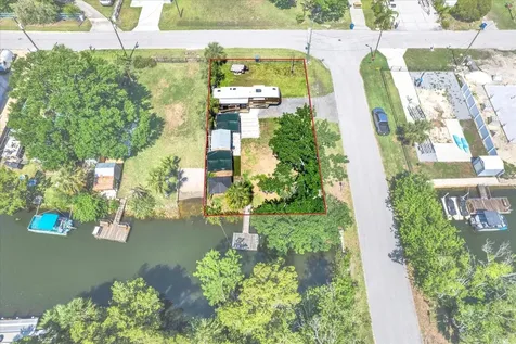 6230 Island Drive Weeki Wachee FL 34607