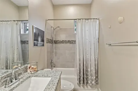 510 33rd Avenue N St Petersburg FL 33704