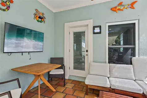 510 33rd Avenue N St Petersburg FL 33704