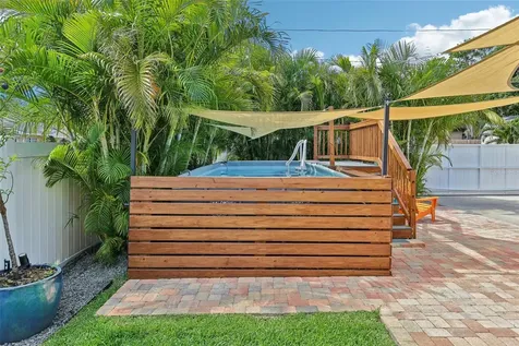 510 33rd Avenue N St Petersburg FL 33704