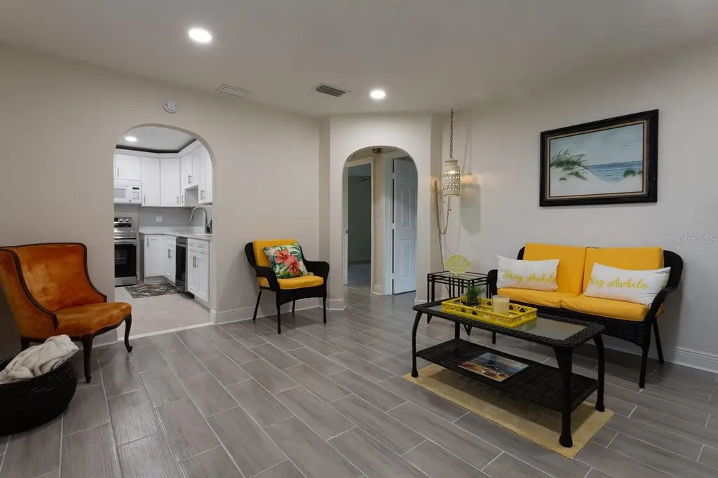 4611 17th Avenue N St Petersburg FL 33713