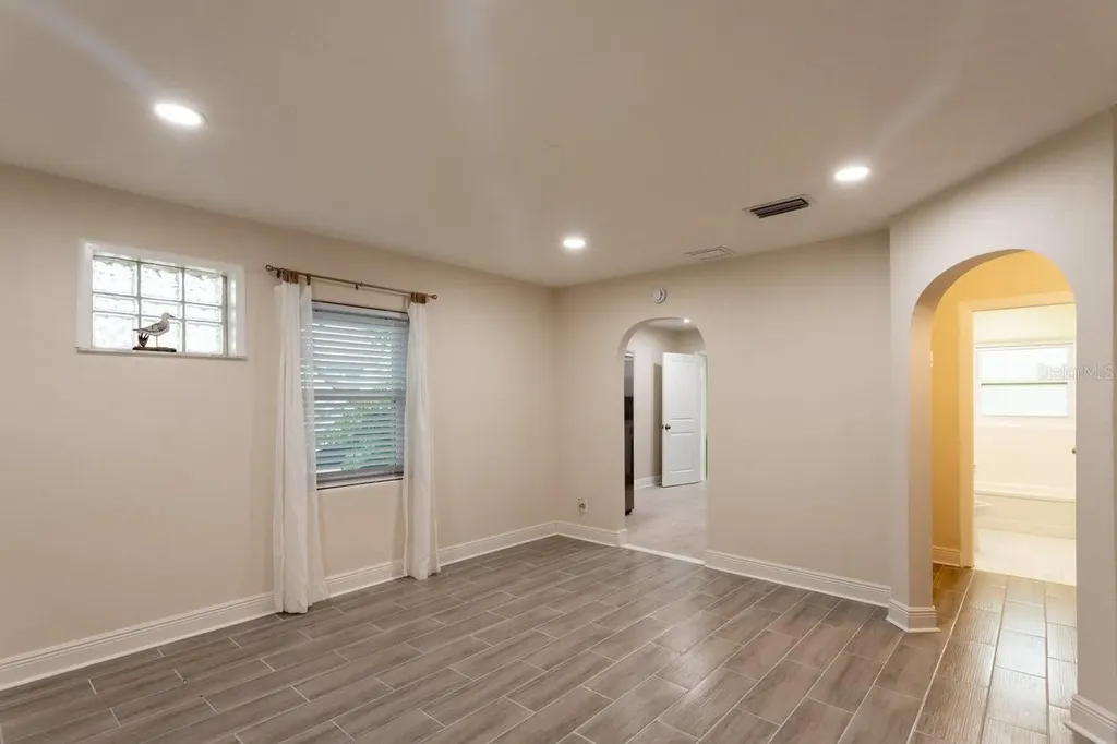 4611 17th Avenue N St Petersburg FL 33713