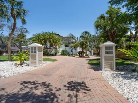 7333 Point Of Rocks Road Sarasota FL 34242