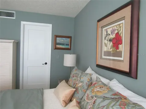 4516 Longwater Sarasota FL 34235