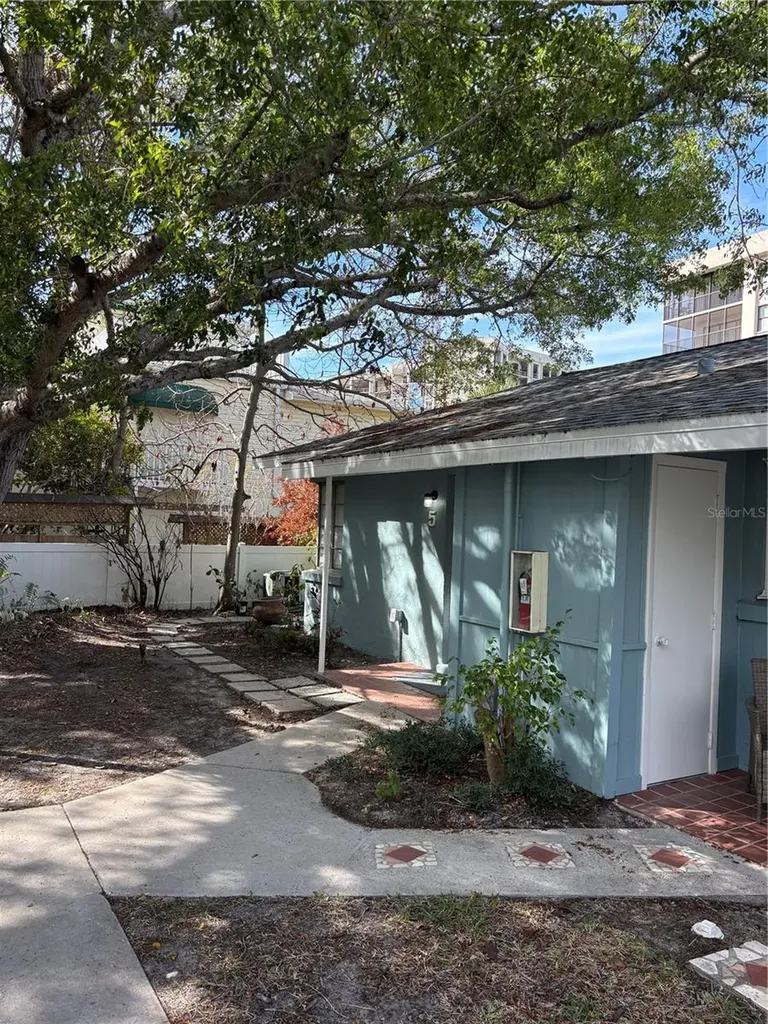 170 Roosevelt Drive Sarasota FL 34236