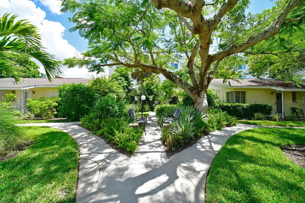 170 Roosevelt Drive Sarasota FL 34236