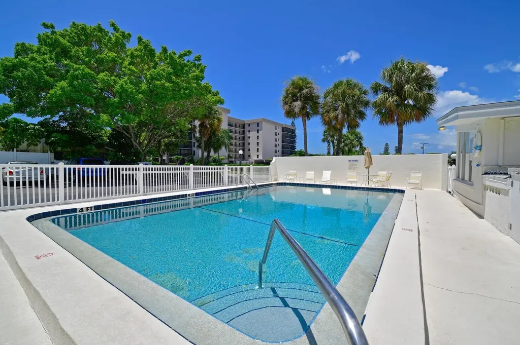 170 Roosevelt Drive Sarasota FL 34236