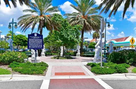 170 Roosevelt Drive Sarasota FL 34236