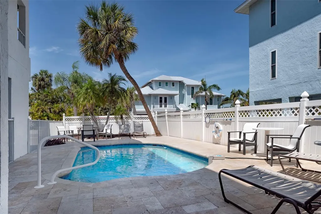 3701 5th Avenue Holmes Beach FL 34217