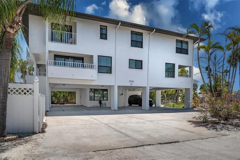 3701 5th Avenue Holmes Beach FL 34217