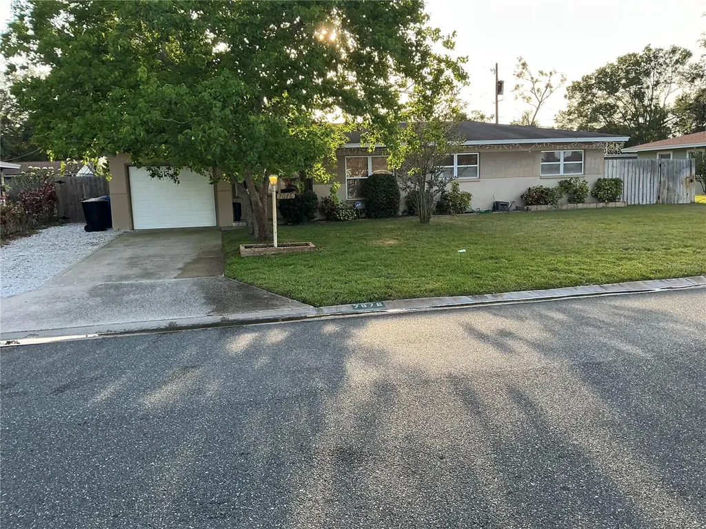 7076 17th Street N St Petersburg FL 33702