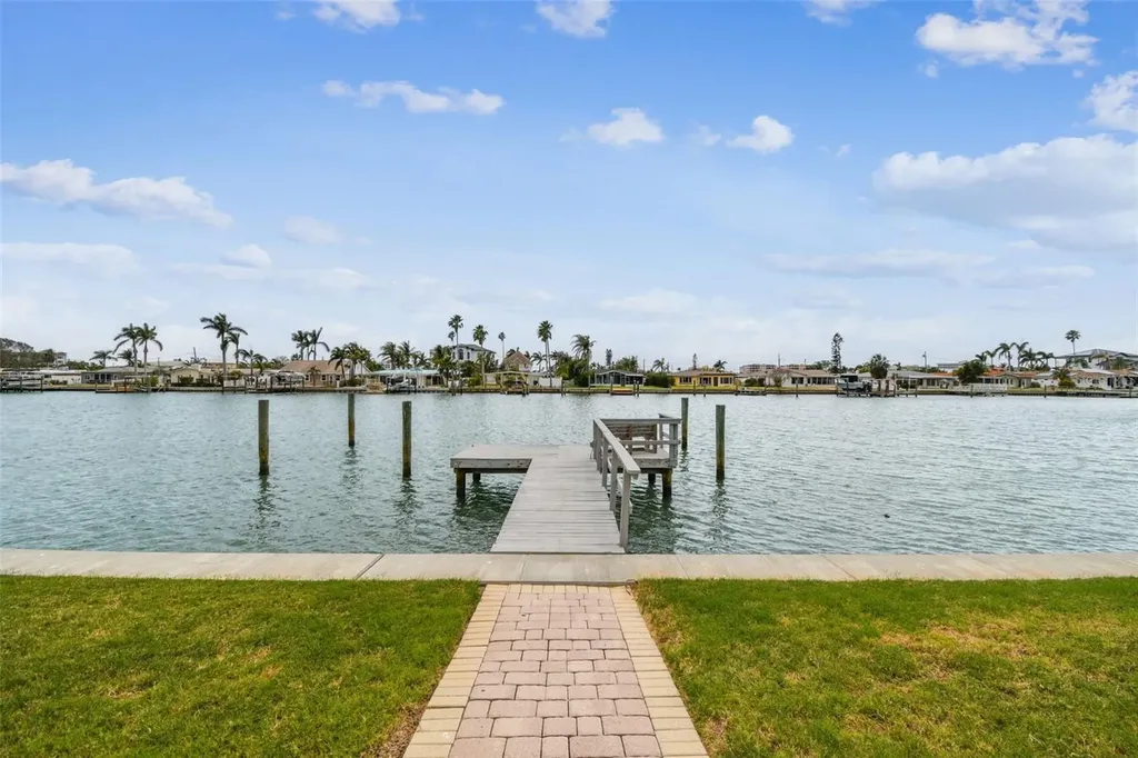 11340 5th Street E Treasure Island FL 33706