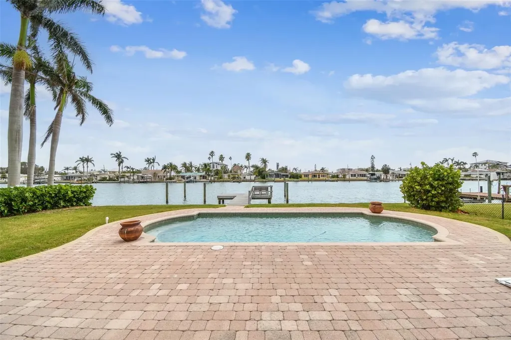 11340 5th Street E Treasure Island FL 33706