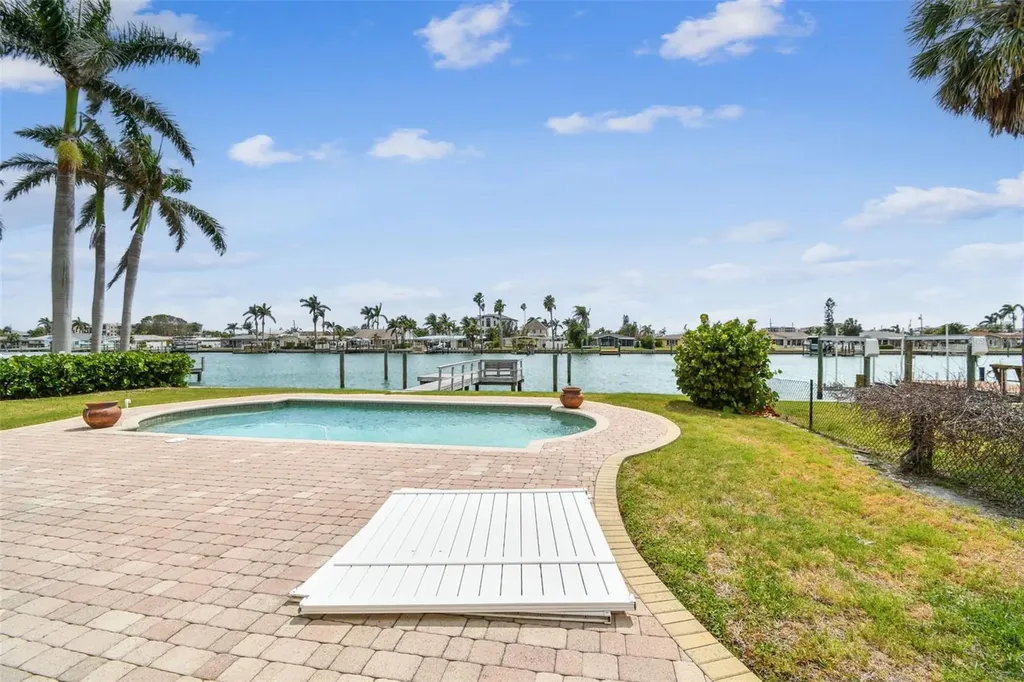 11340 5th Street E Treasure Island FL 33706