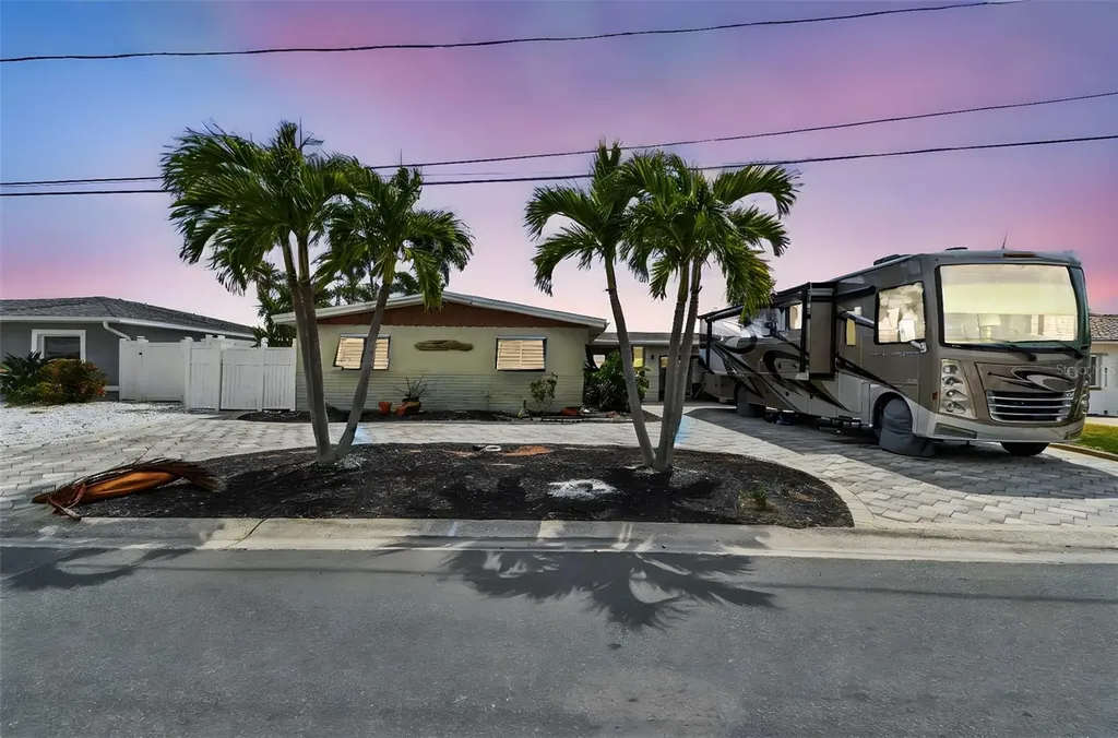 11340 5th Street E Treasure Island FL 33706