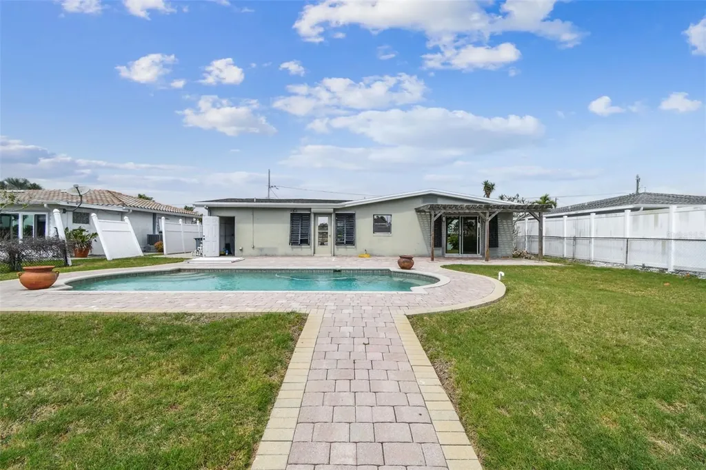 11340 5th Street E Treasure Island FL 33706