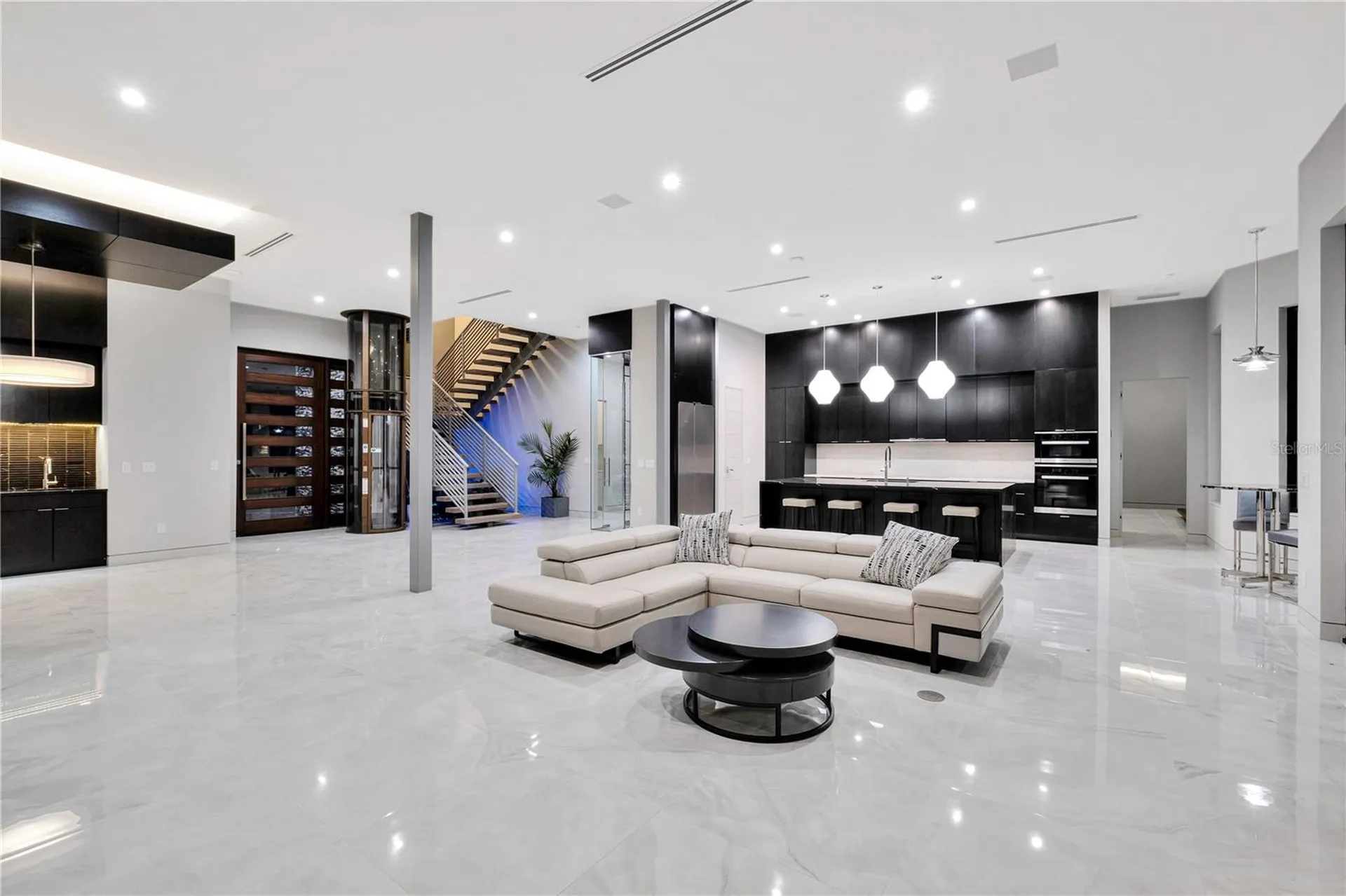 527 W Davis Boulevard Tampa FL 33606